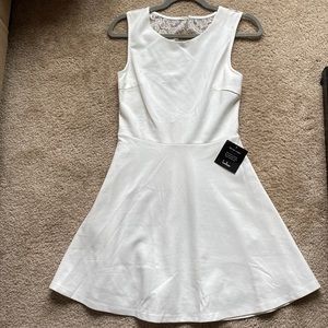 Lulu’s white dress